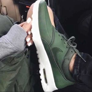 Rare Olive green Thea Nike air max 💗
